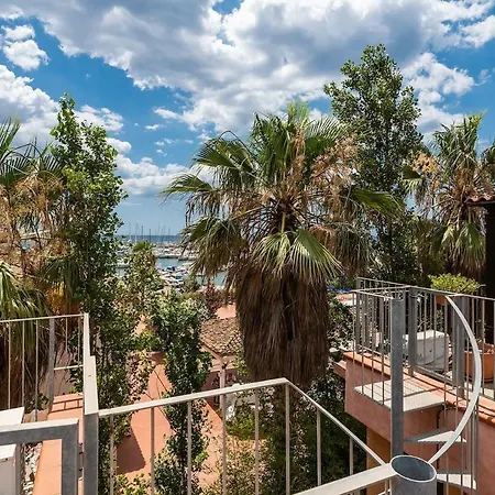 Pearl Coast Capitana